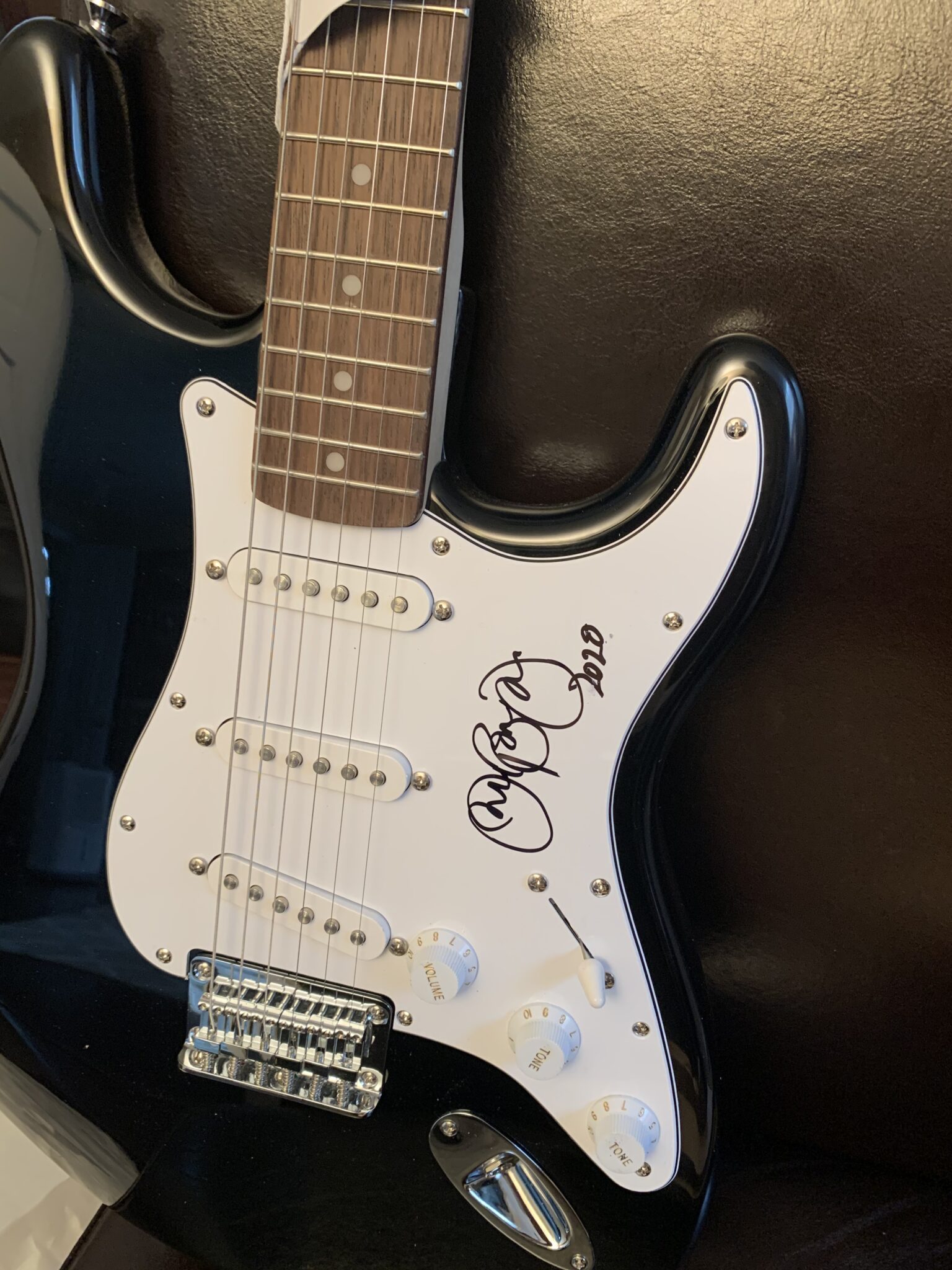 Win a Bon Jovi autographed guitar - 98.5 KFOX