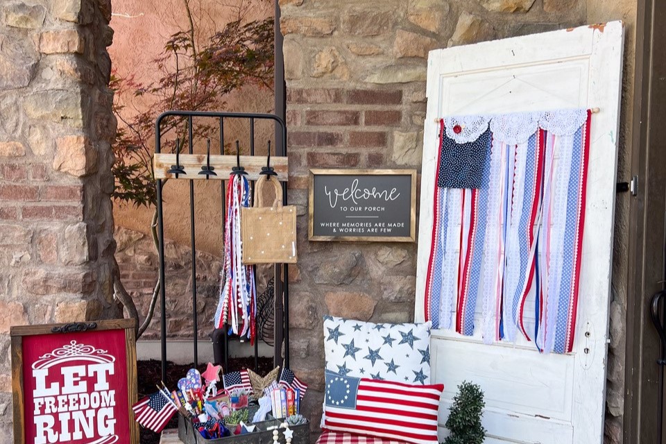 Make an American flag out of ribbons and fabric! 3 ideas for a ...