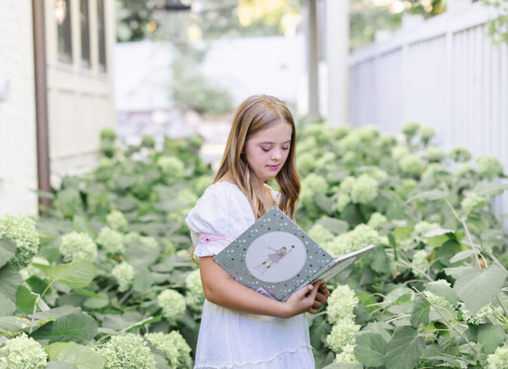 find the extra - girl reading book